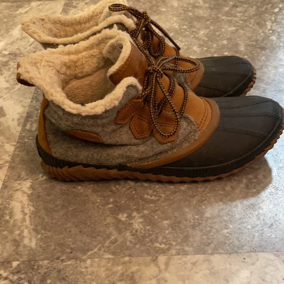 - Good condition sorel booties - Picture 4 of 6